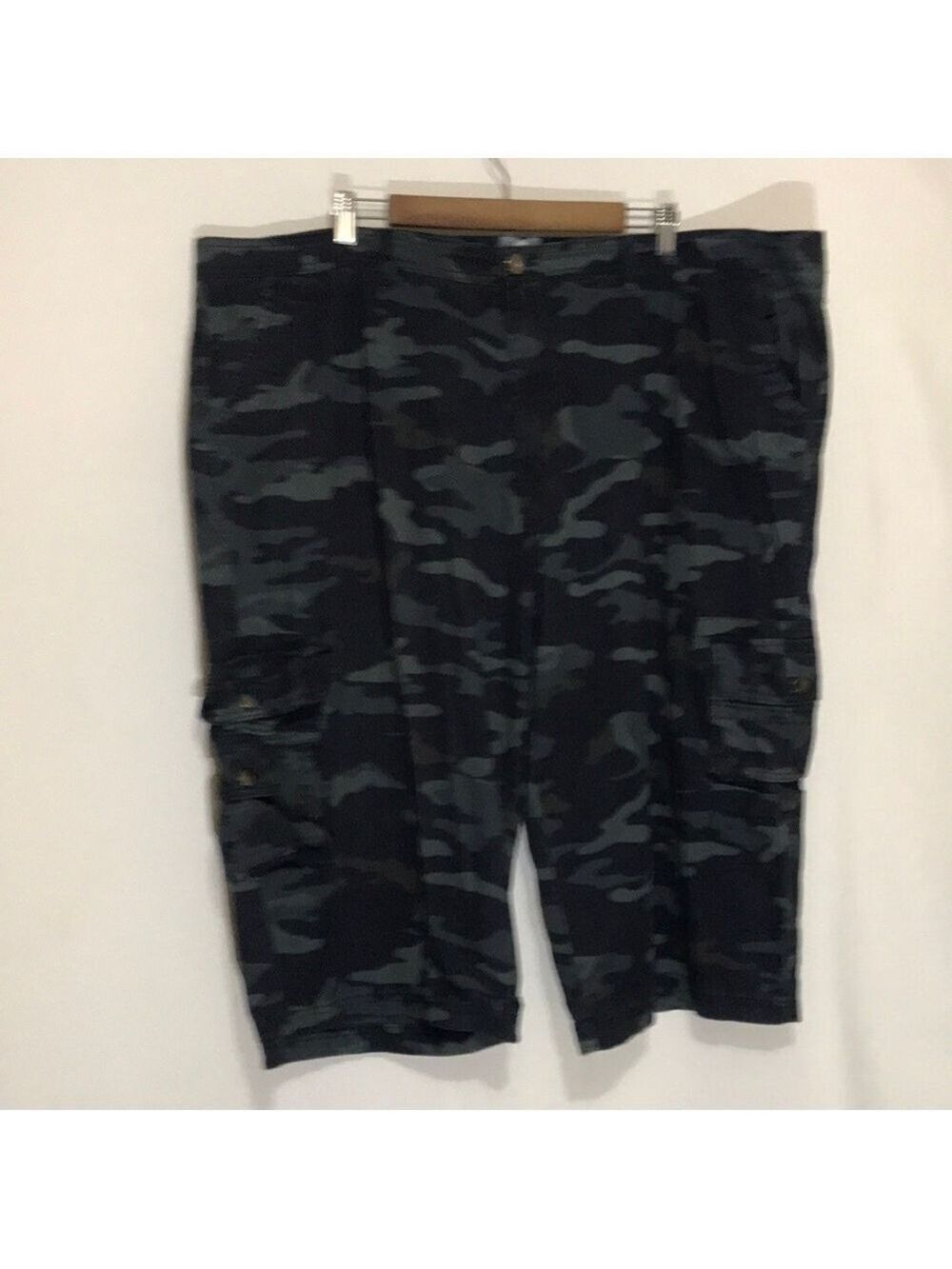 Men's Cargo Shorts in Army Green & Charcoal Camouflage Cargo Shorts Sz 46